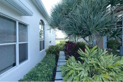 9016  Lakes Blvd, West Palm Beach, FL 33412 - Photo 4