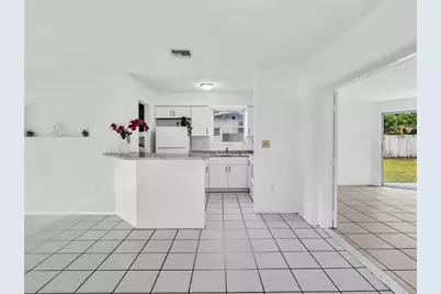 7971 NW 16th St, Pembroke Pines, FL 33024 - Photo 8