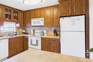 381 S Hollybrook Dr, Pembroke Pines, FL 33025 - Photo 4