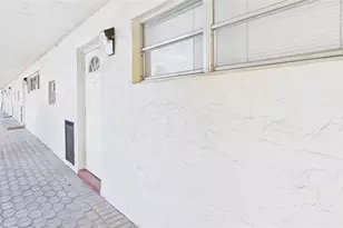 381 S Hollybrook Dr, Pembroke Pines, FL 33025 - Photo 2