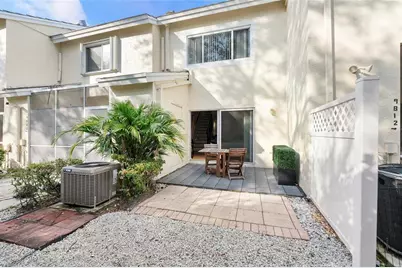 9816 NW 56th Pl, Coral Springs, FL 33076 - Photo 2