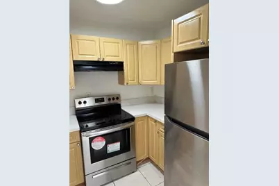 1095 W 77th St, Unit #301, Hialeah, FL 33014 - Photo 4