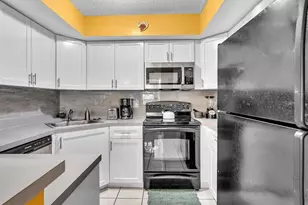 3975 Village Dr, Delray Beach, FL 33445 - Photo 10