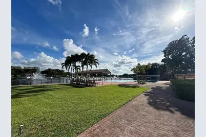 100  Berkley Rd, Unit #105, Hollywood, FL 33024 - Photo 10