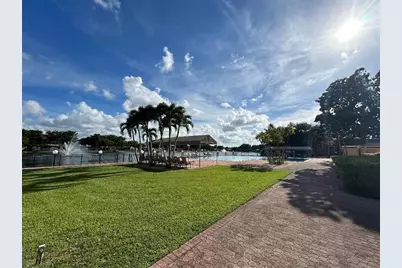 100  Berkley Rd, Unit #105, Hollywood, FL 33024 - Photo 14