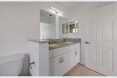 456 NW 41st St, Oakland Park, FL 33309 - Photo 22