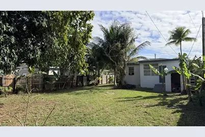 2745  Funston St, Hollywood, FL 33020 - Photo 16