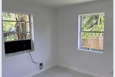 2745  Funston St, Hollywood, FL 33020 - Photo 12