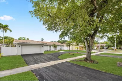 3411 N Park Rd, Hollywood, FL 33021 - Photo 2