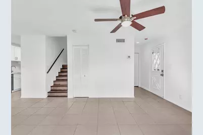 8911 NW 28th Dr, Unit #E, Coral Springs, FL 33065 - Photo 14