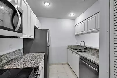 906 Twin Lakes Drive #8-J, Coral Springs, FL 33071 - Photo 18