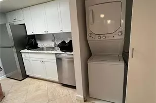 616 Executive Center Dr, West Palm Beach, FL 33401 - Photo 2