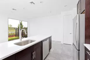 6937 Pines Cir, Coconut Creek, FL 33073 - Photo 8