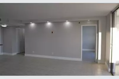 13499  Biscayne Blvd, Unit #1106, North Miami, FL 33181 - Photo 4