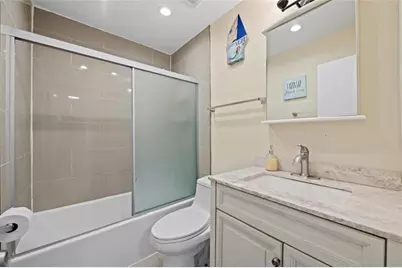 941  Crystal Lake Dr, Unit #403, Deerfield Beach, FL 33064 - Photo 12