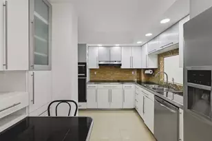 6450 Collins Ave, Miami Beach, FL 33141 - Photo 14