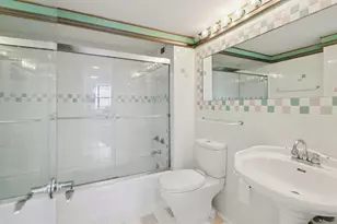 6450 Collins Ave, Miami Beach, FL 33141 - Photo 30