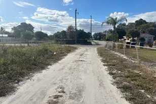 1512 N 17th St, Fort Pierce, FL 34950 - Photo 2