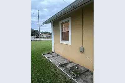 3401 NW 5th Pl, Lauderhill, FL 33311 - Photo 4