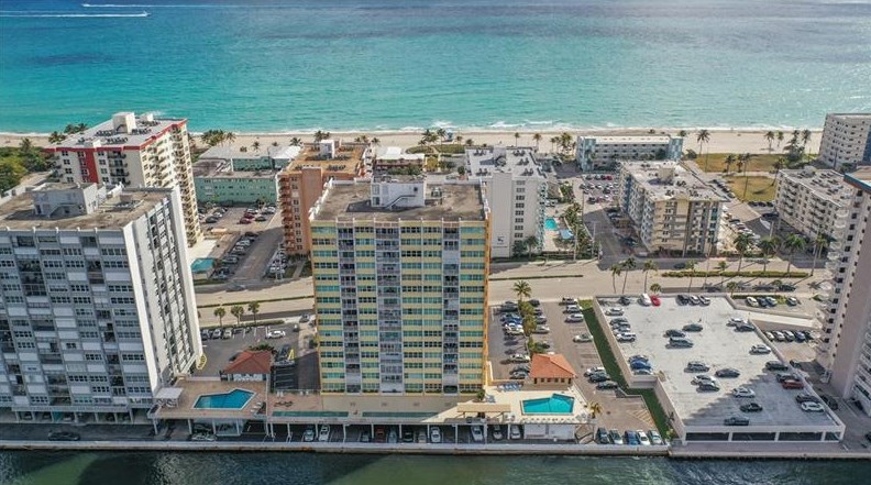 1410 Ocean Dr, Hollywood FL  33019-2312 exterior