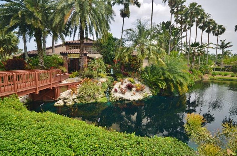 11110 Minneapolis Dr, Hollywood FL 33026-4941 exterior