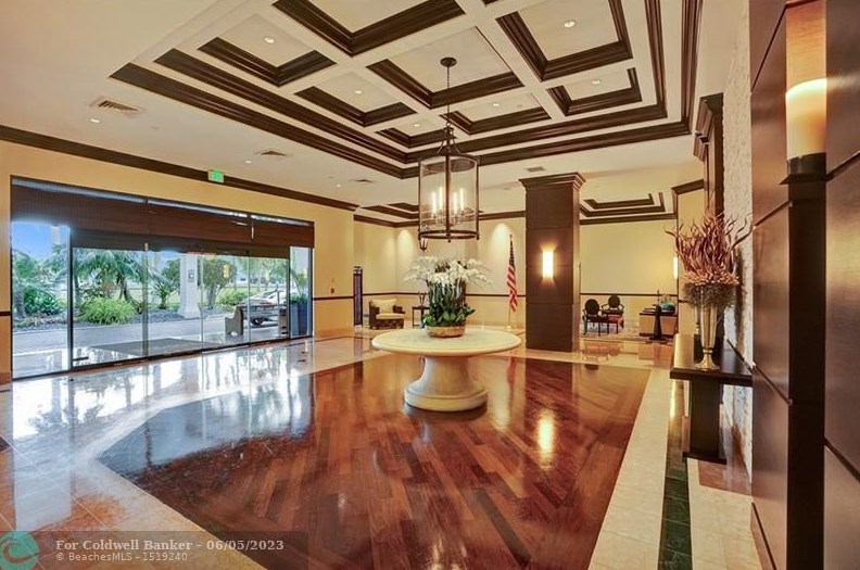 3598 Yacht Club Dr, Miami FL  33180-4013 exterior