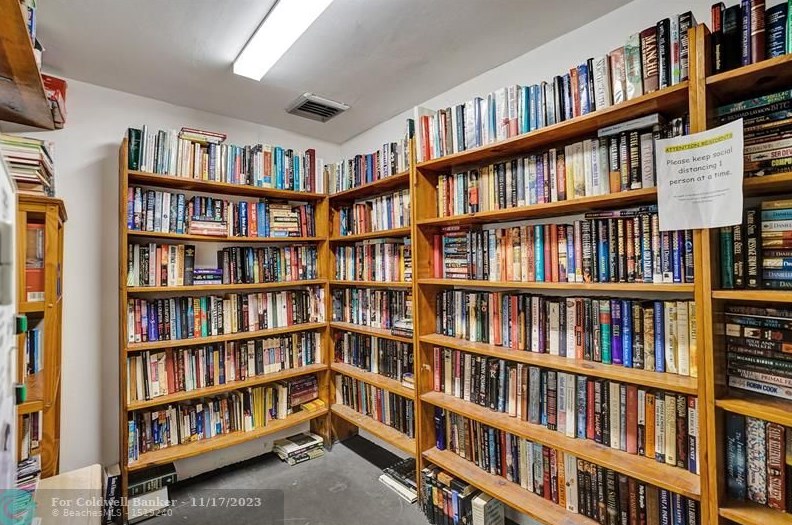 1600 Ocean Dr, Hollywood FL  33019-2447 exterior