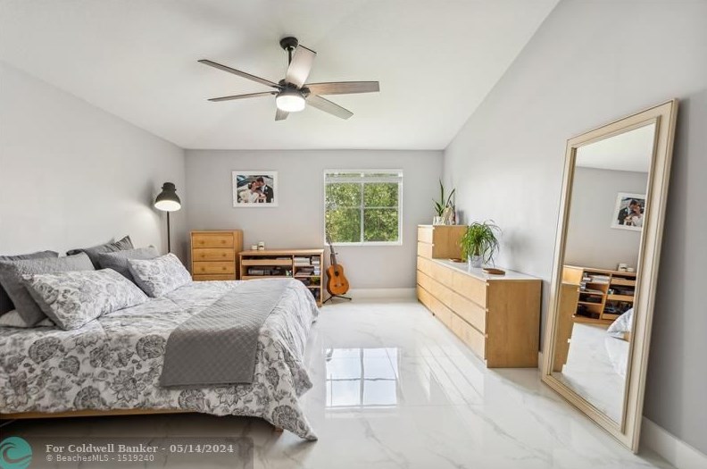 952 191 Ave, Hollywood FL 33029-5373 exterior