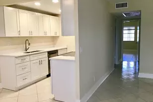 3032 Exeter B Unit, Boca Raton, FL 33434 - Photo 4