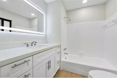 617 NE 38th St, Oakland Park, FL 33334 - Photo 12