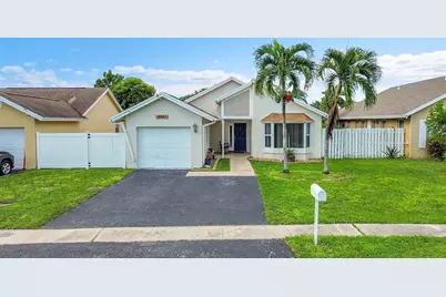 9941 NW 45th St, Sunrise, FL 33351 - Photo 2