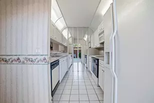 9101 SW 19th Pl, Davie, FL 33324 - Photo 6