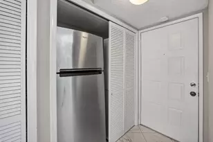 2230 N Cypress Bend Dr, Pompano Beach, FL 33069 - Photo 16