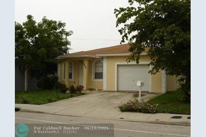 2889 NW 9th Pl - Photo 1