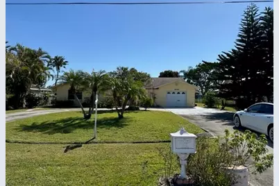 2526 SE Grand Dr, Port Saint Lucie, FL 34952 - Photo 1