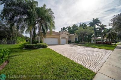 1570 SW 155th Ave - Photo 1