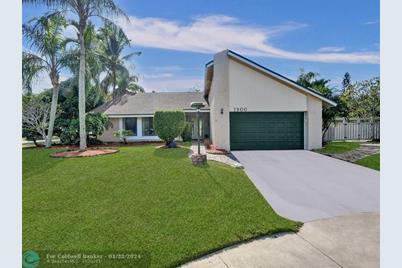 7900 NW 6th Ct - Photo 1