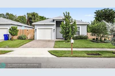 410 NW 30th Ave - Photo 1