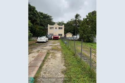 1752 NW 15th St - Photo 1