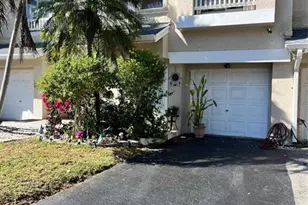 2043 Discovery Cir E, Deerfield Beach, FL 33442 - Photo 1