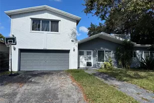 2555 NE 202nd St, Miami, FL 33180 - Photo 1