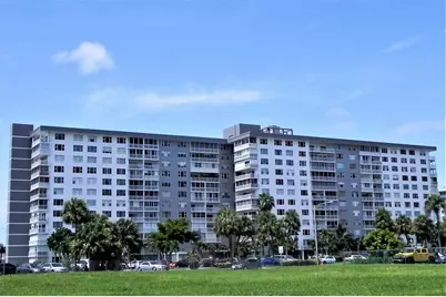 3800  Hillcrest Dr, Unit #307, Hollywood, FL 33021 - Photo 1