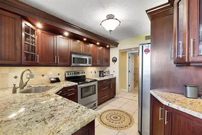 105  Lake Emerald Dr, Unit #410, Oakland Park, FL 33309 - Photo 1