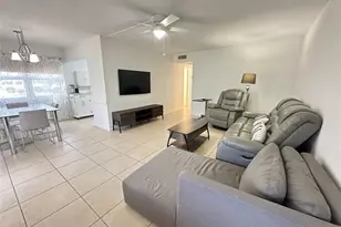 85 Ventnor E, Deerfield Beach, FL 33442 - Photo 1