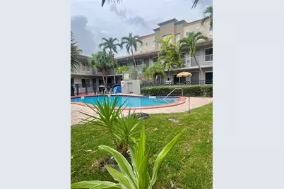 915 SE 22nd Ave, Pompano Beach, FL 33062 - Photo 1