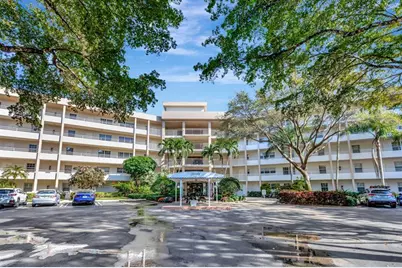 3800 Oaks Clubhouse Drive #402, Pompano Beach, FL 33069 - Photo 1