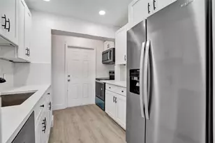 1632 Lauderdale Manor Dr, Fort Lauderdale, FL 33311 - Photo 1