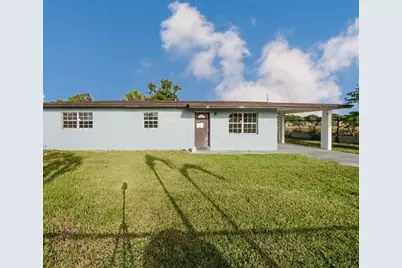 117  Academy Dr, Fort Pierce, FL 34946 - Photo 1