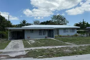 838 Fairway Dr, Plantation, FL 33317 - Photo 1