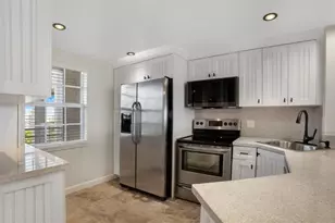 605 Oaks Dr, Pompano Beach, FL 33069 - Photo 1